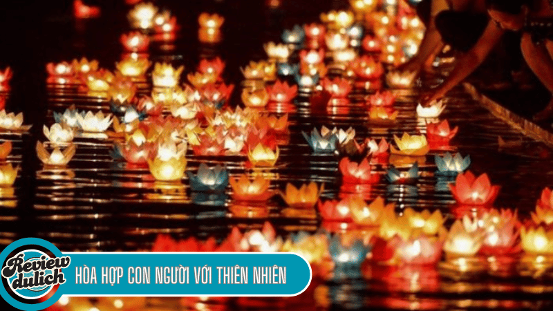 Thả đèn hoa đăng Hội An