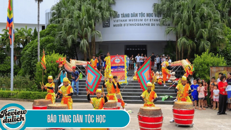 Cho bé đi chơi ở Hà Nội